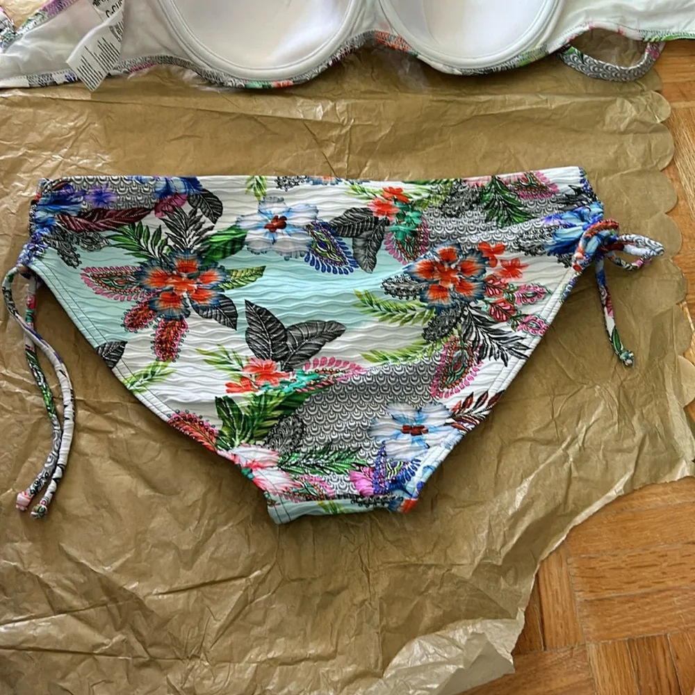 Opera NWOT - Picture 5 of 10